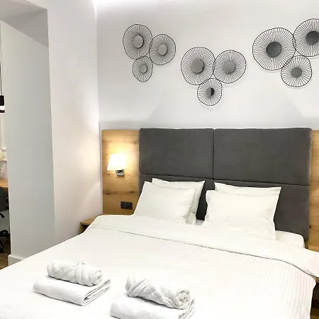 Moni Downtown Luxury * Belgrád