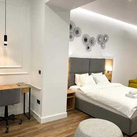 Moni Downtown Luxury *