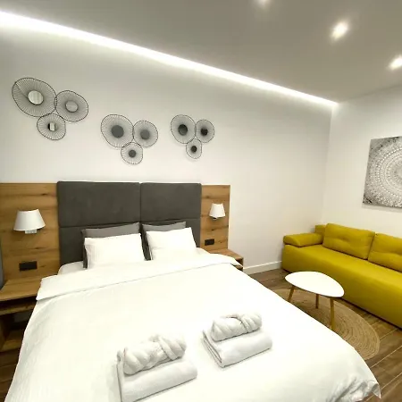 Moni Downtown Luxury