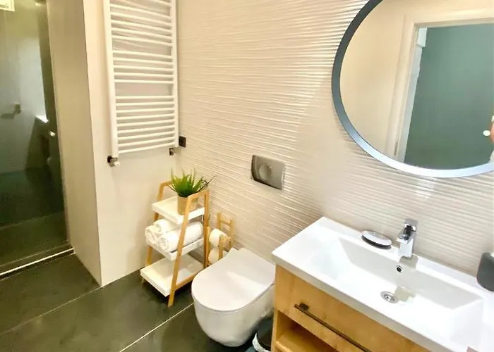 Moni Downtown Luxury شقة