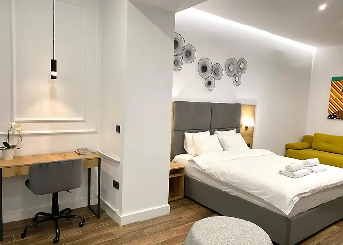 Moni Downtown Luxury *