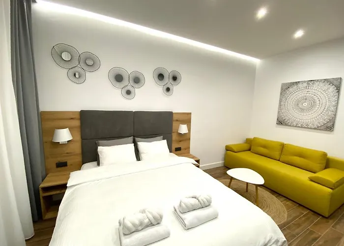 Moni Downtown Luxury