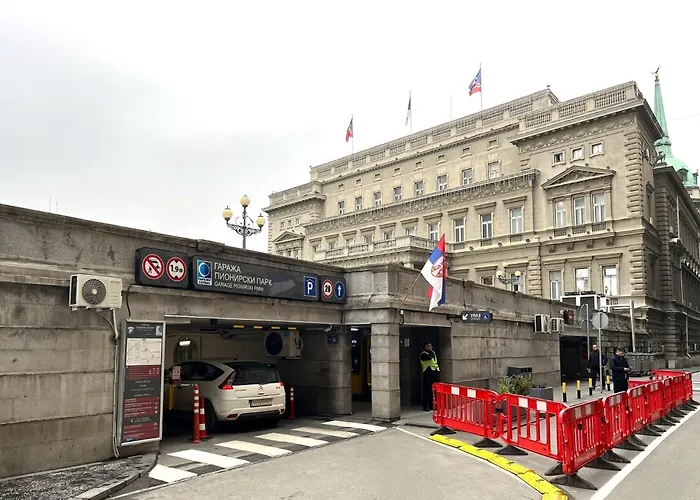 Moni Downtown Luxury *